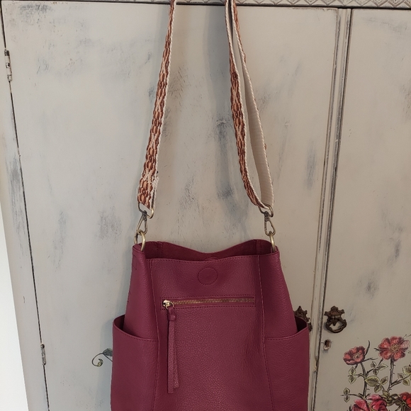 Crossbody purse with interchangeable strap. - Picture 2 of 2